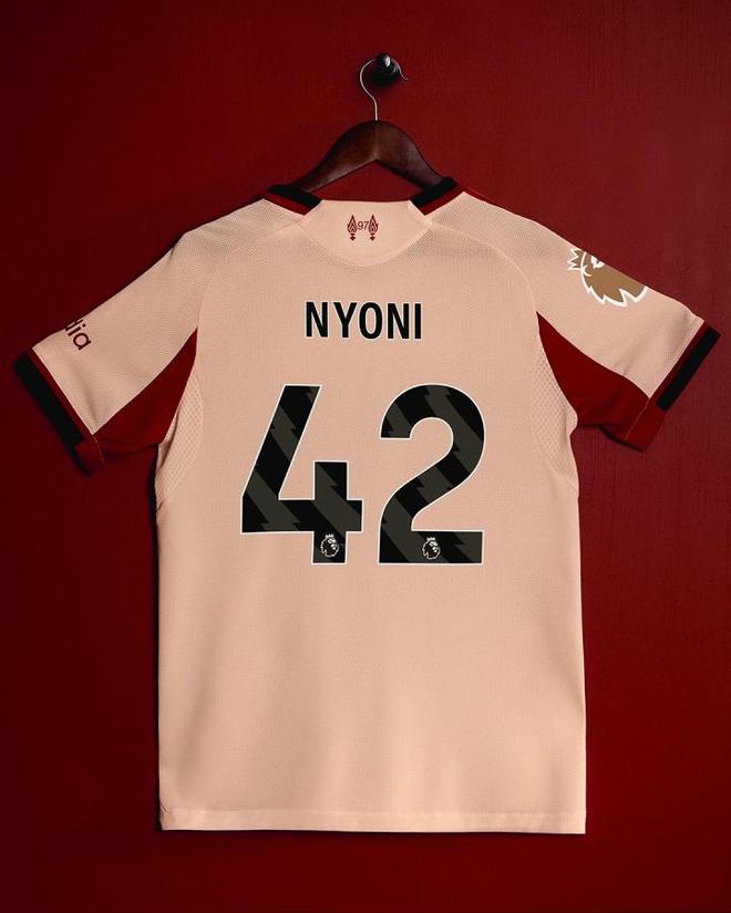 利物浦红色球衣故事