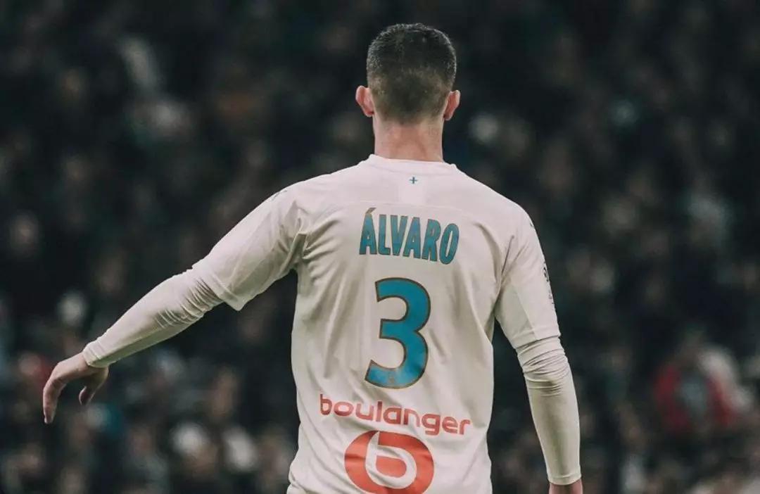 恩亚姆巴雅尔是哪国人